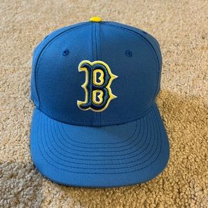 Men’s Fitted Boston Red Sox hat. Size 7 1/4